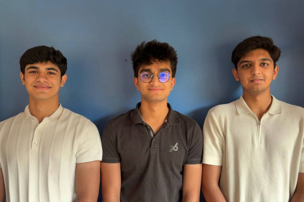 Earth Prize 2025 winners Dhruv Chaudhary, Mithran Ladhania and Mridul Jain from Thermavault.